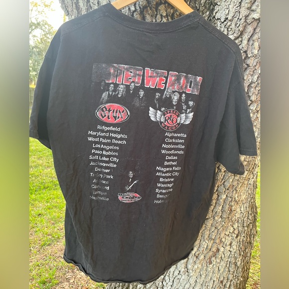 REO Speedwagon ans STYXX tour shirt - Picture 2 of 3